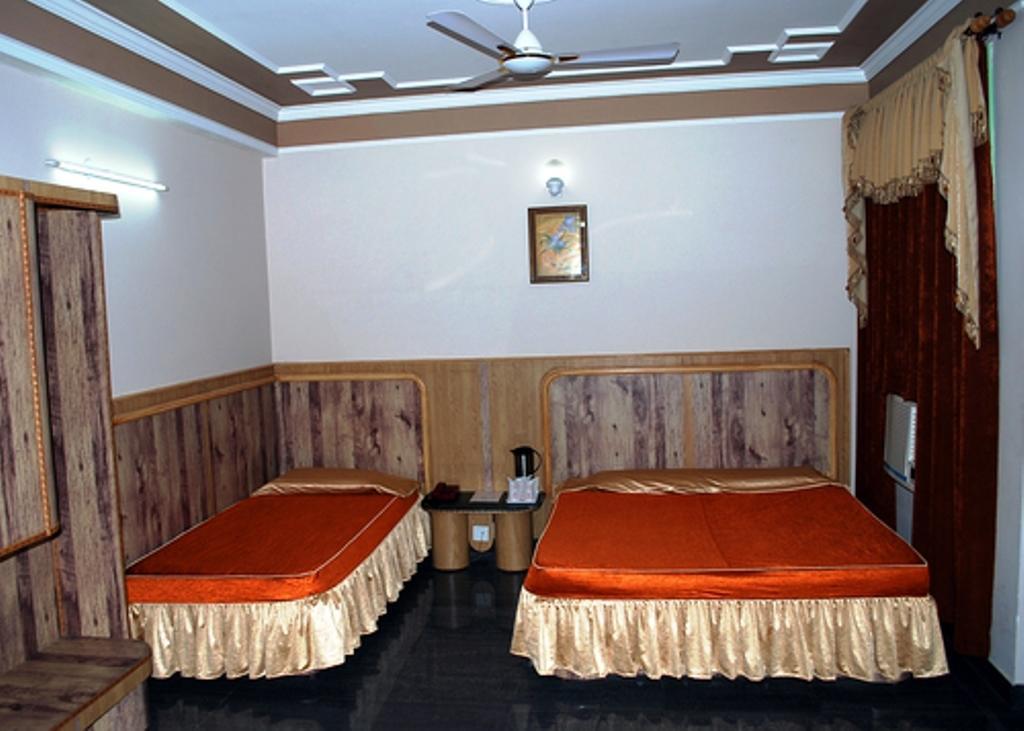 Hotel Chirag International Katra  Bilik gambar